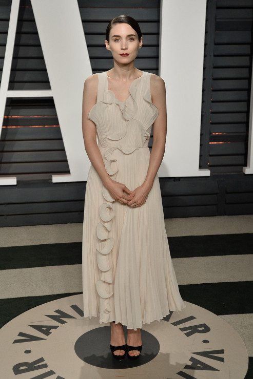 Oscary 2017, impreza Vanity Fair: Rooney Mara w sukni H&M Concious