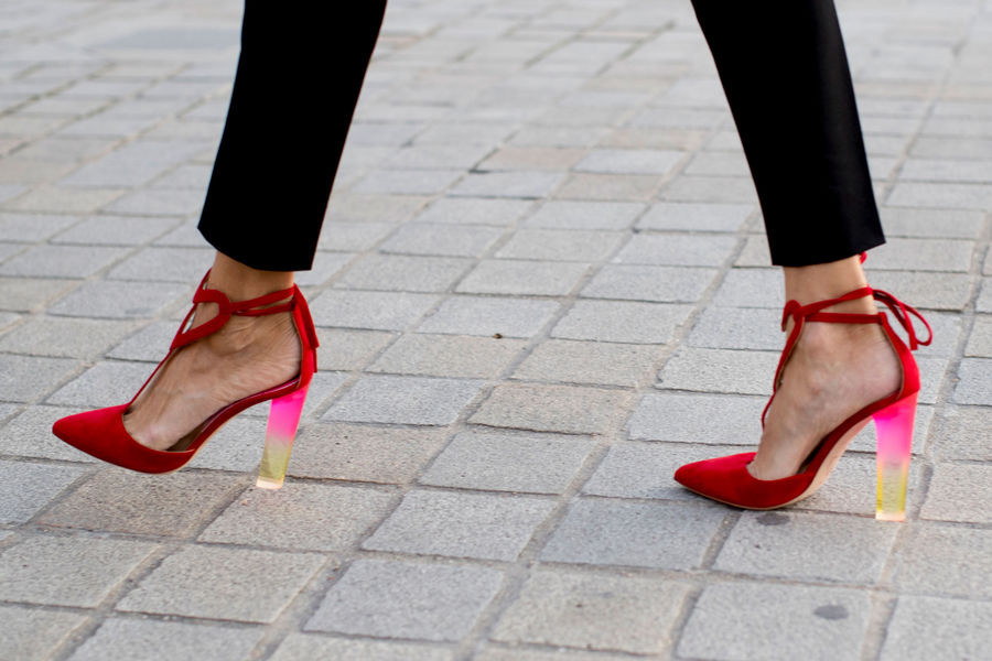 Street fashion: buty na tygodniach mody
