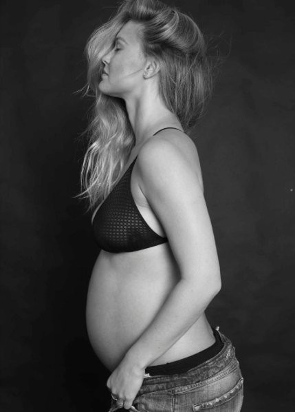 Bar Refaeli jest w ciąży!