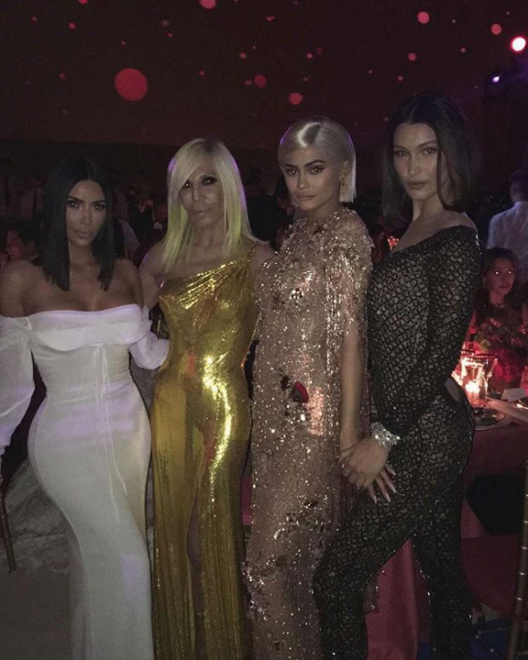 Kim Kardashian, Donatella Versace, Kylie Jenner i Bella Hadid na Met Gala 2017