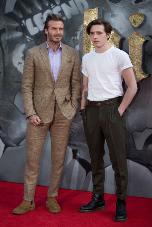 David Beckham i Brooklyn Beckham na premierze „Król Artur: Legenda miecza”  w Londynie