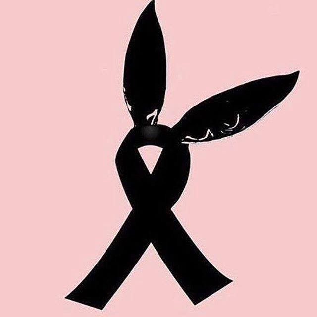 Fani Ariany Grande jednoczą się z rodzinami ofiar w social mediach