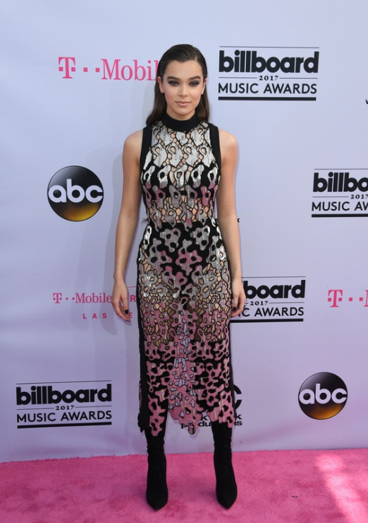 Billboard Music Awards 2017: Hailee Steinfeld na czerwonym dywanie