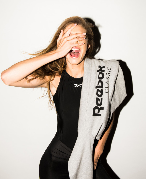 Radosna Gigi Hadid w kampanii Reebok Classic