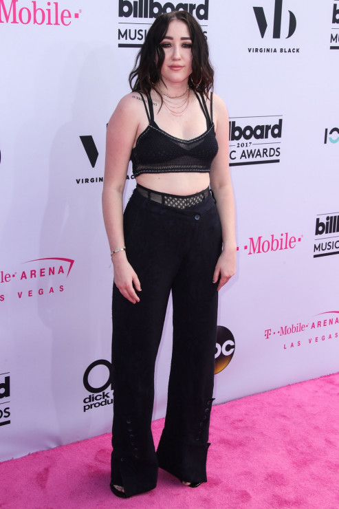 Billboard Music Awards 2017: Noah Cyrus na czerwonym dywanie