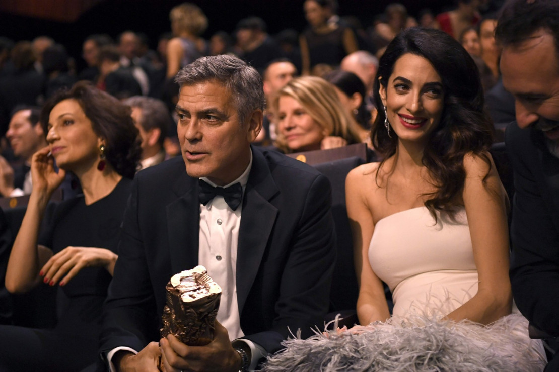 Amal Clooney urodziła bliźniaki