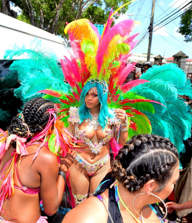 Rihanna w oryginalnym stroju na  Barbados Crop Over Festival