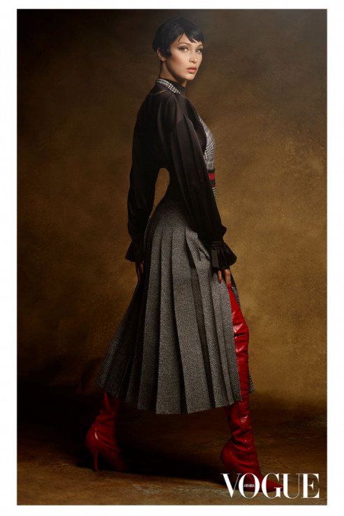 Bella Hadid w obiektywie Karla Lagerfelda we wrześniowym Vogue Arabia