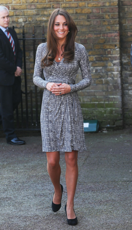 Księżna Kate w sukience midi
