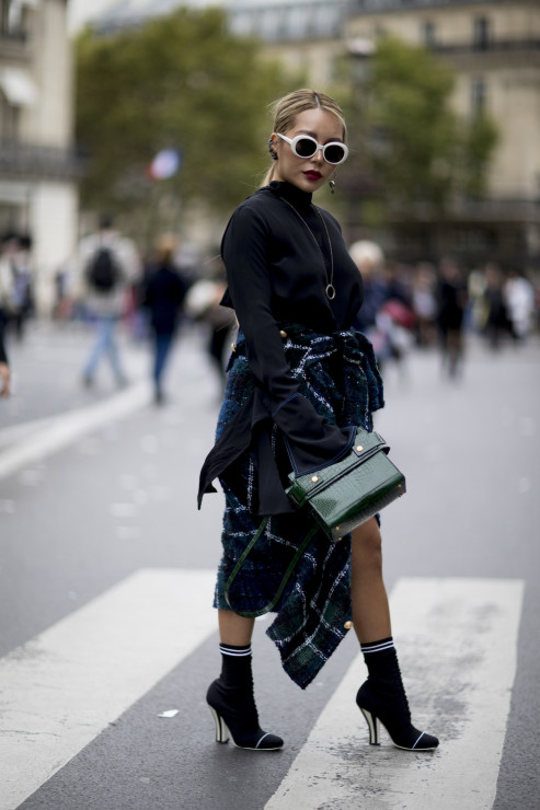 Moda uliczna w trakcie Paris Fashion Week