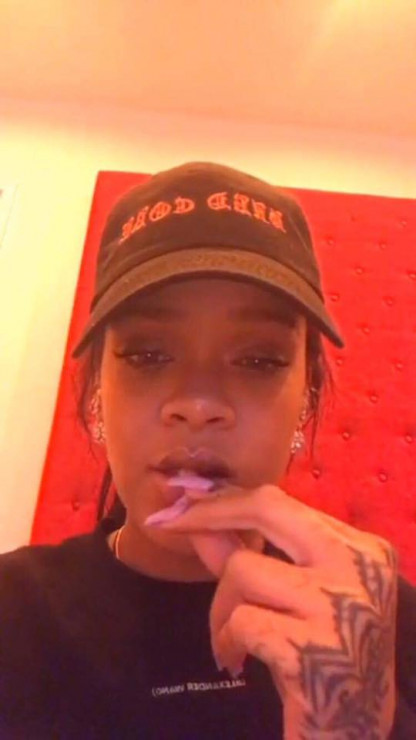 Rihanna w czapeczce z kolekcji Misbhv