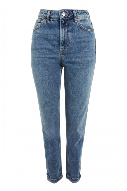 9. Mom jeans - świetnie wyglądają z szerokim, moherowym swetrem w parze z mokasynami i kolorowymi skarpetkami!