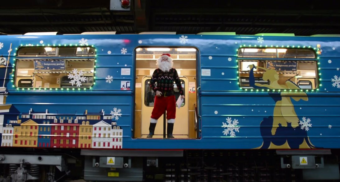 Świąteczne dekoracje w warszawskim metrze