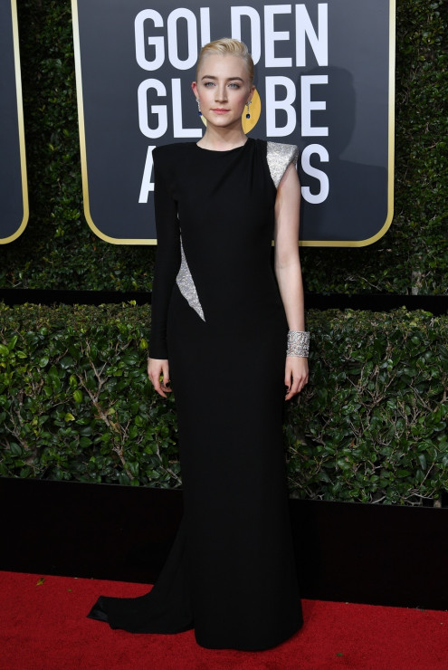 Gwiazdy Złote Globy 2018: Saoirse Ronan w kreacji Versace