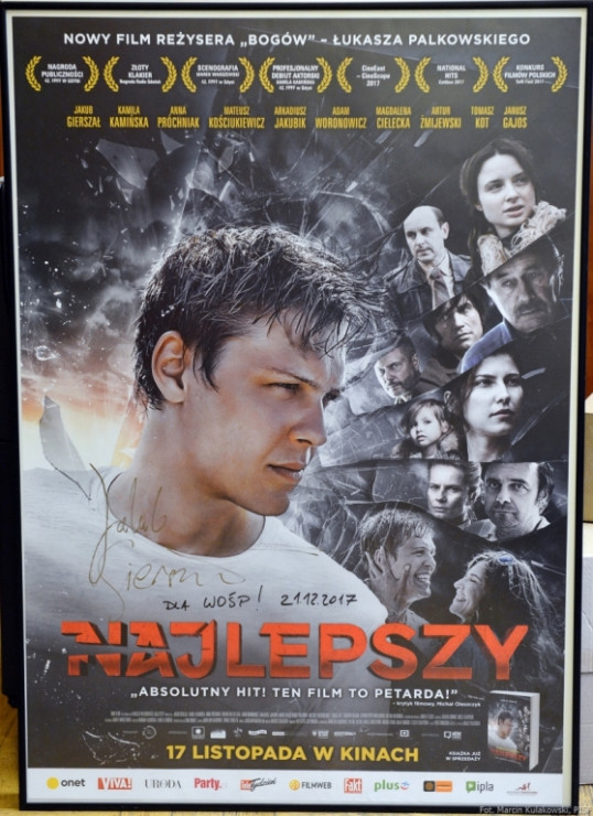Plakat filmu „Najlepszy” z autografem Jakuba Gierszała