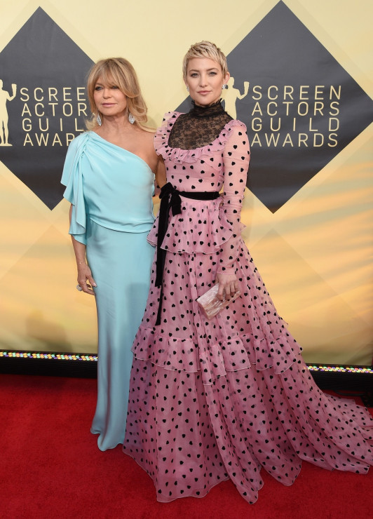 SAG Awards 2018: Goldie Hawn w kreacji Monique Lhuillier i Kate Hudson w kreacji Valentino