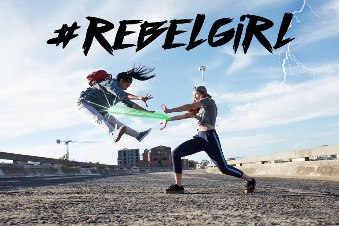 A #rebelgirl jest artystyczną duszą, która nie boi się mówić tego, co myśli i iść pod prąd.