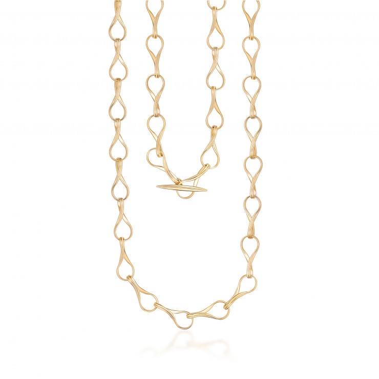 Imponująco prezentuje się złoty łańcuch - jeden z ulubionych elementów Magdaleny Cieleckiej.