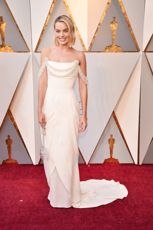 Na Oscary 2018 Margot Robbie założyła zaprojektowaną specjalnie dla niej suknię Chanel.