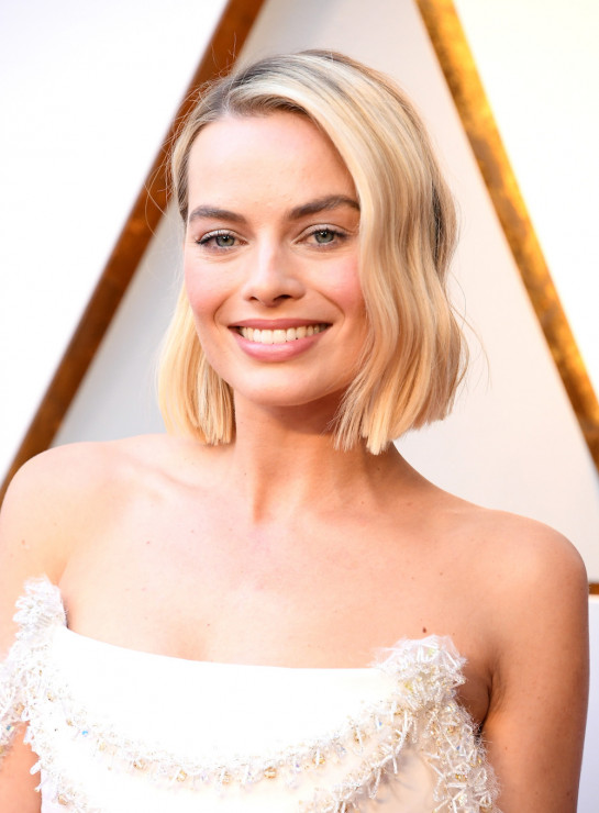 Oscary 2018: Margot Robbie postawiła na srebrny cień do powiek