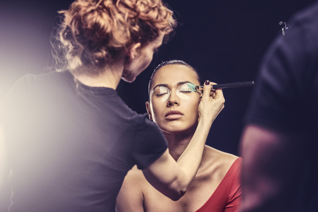 W programie „Glam Masters: mistrzowie makijażu” zobaczymy popularnych w sieci makijażystów, którzy powalczą o stałą współpracę z Kim i stworzenie limitowanej kolekcji KKW Beauty.