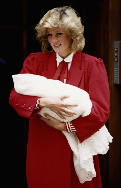 Księżna Diana z małym księciem Harrym w 1984 roku.