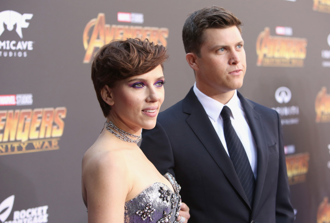 Scarlett Johansson i  Colin Jost pojawili się razem na premierze filmu „Avengers: Wojna bez granic”.