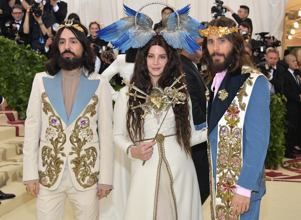 Alessandro Michele, Lana Del Rey i Jared Leto na Met Gali 2018.