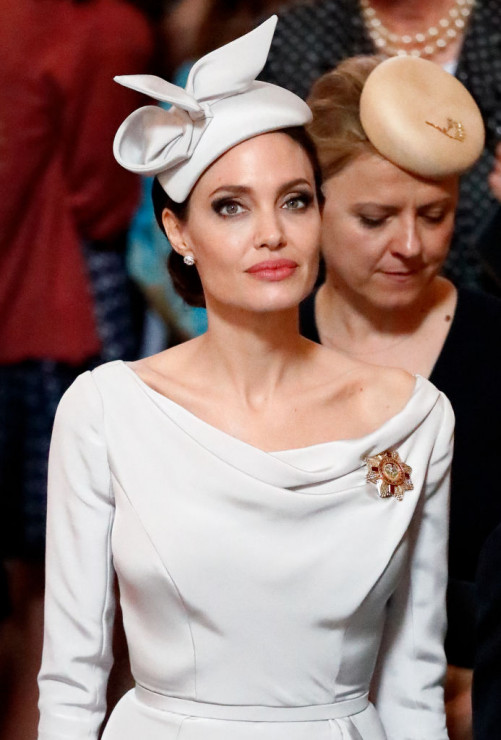 Jolie postawiła na projekt marki Ralph&Russo.