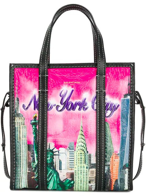 Torebka Balenciaga Multicoloured New York Bazar Shopper Small Tote Bag jest bardzo mocno inspirowana modelem...