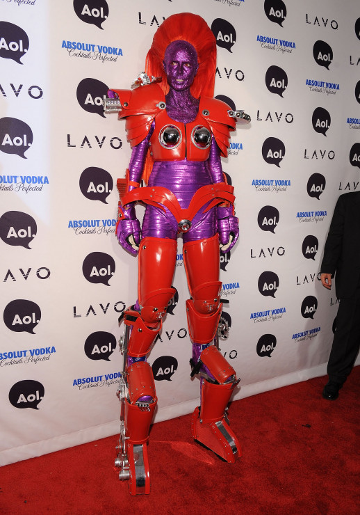 Heidi Klum jako superbohaterka albo robot (?) na swojej imprezie w Halloween 2010.