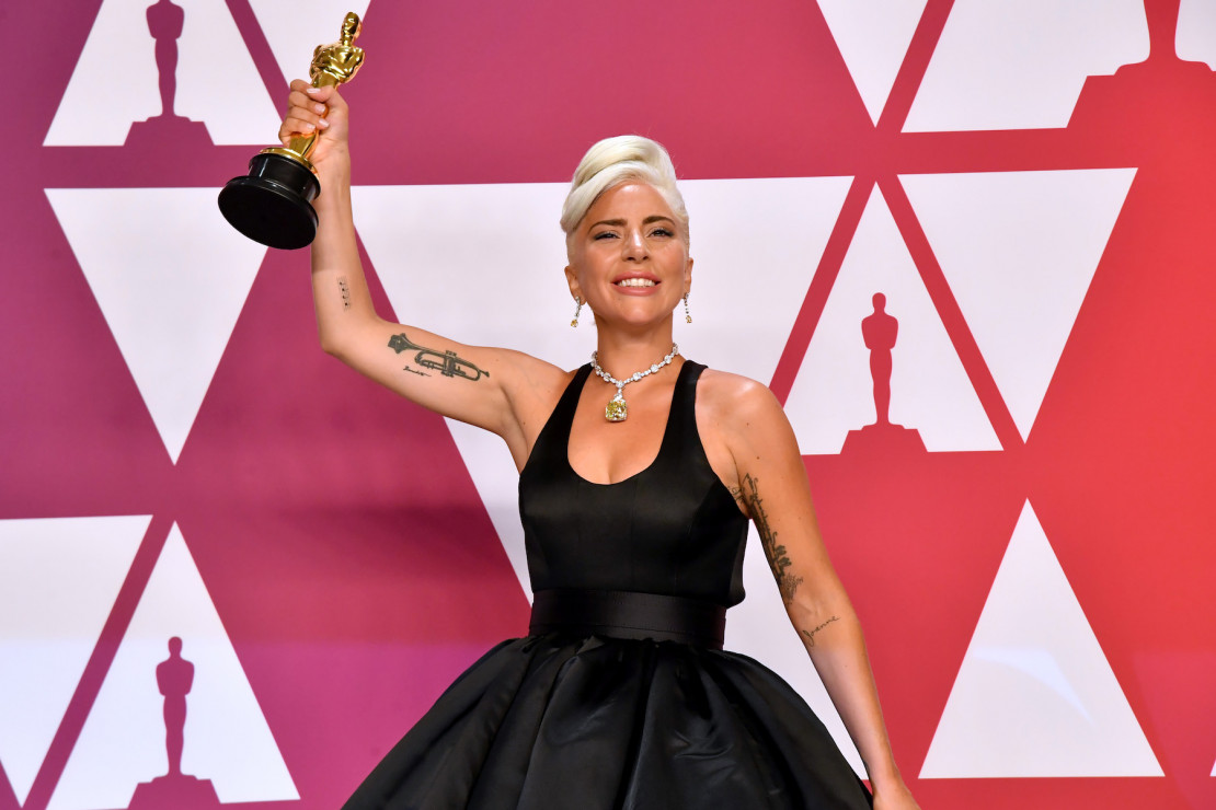 Lady Gaga to jedyna osoba w HISTORII, której udało się zdobyć Oscara, Grammy, BAFTĘ i Złotego Globa w jednym roku!