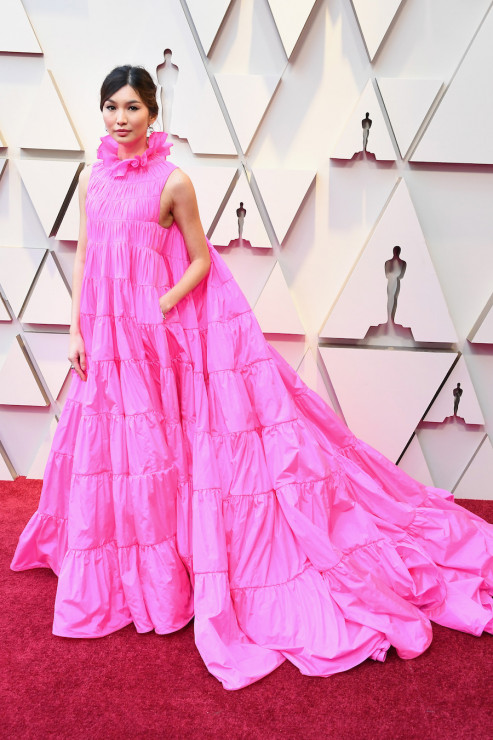Oscary 2019: Gemma Chan w kreacji Valentino