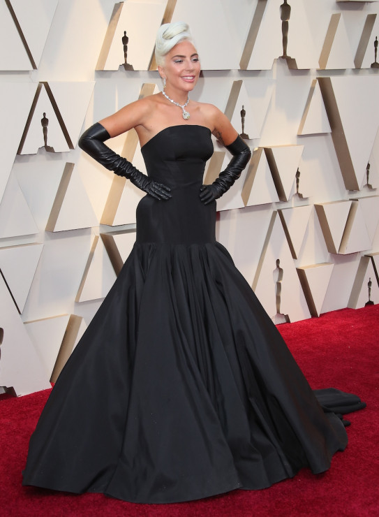 Oscary 2019: Lady Gaga na czerwonym dywanie w sukni Alexandra McQueena.