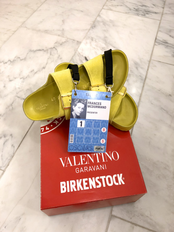 Żółte Birkenstocki zostały zaprojektowane przez Frances McDormand i Pierpaolo Piccioliego z Valentino.