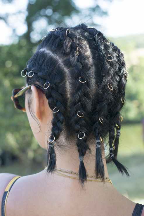 Modne fryzury na letnie festiwale - inspiracje