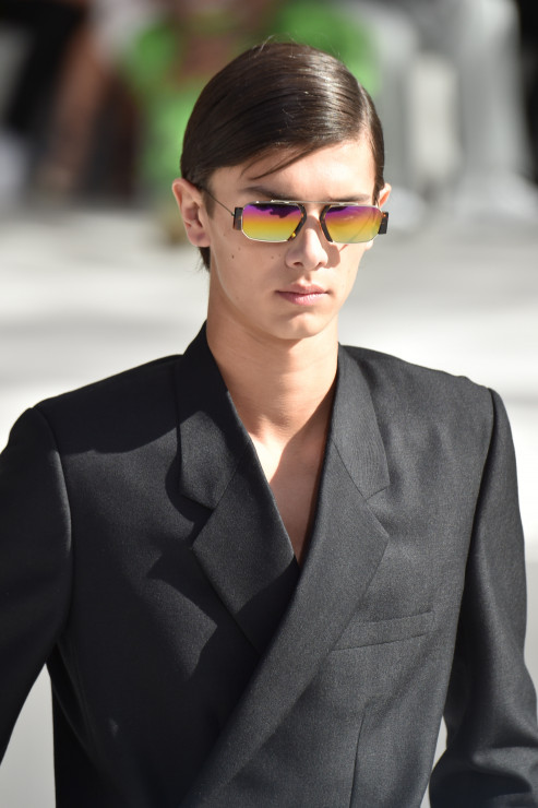 Książę Nikolai w pokazie Dior Homme podczas Paris Fashion Week - Menswear wiosna-lato 2019