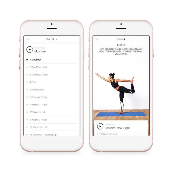 Legginsy z dostępem do aplikacji mobilnej z ćwiczeniami jogi.