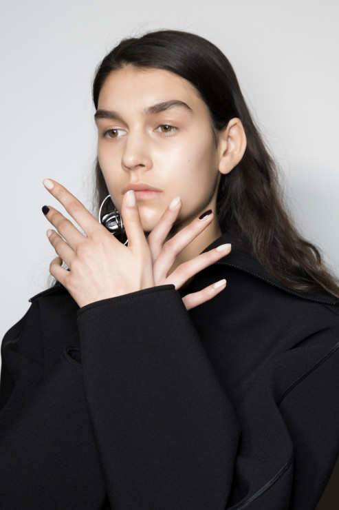 Trendy 2019: modne kolory paznokci na jesień