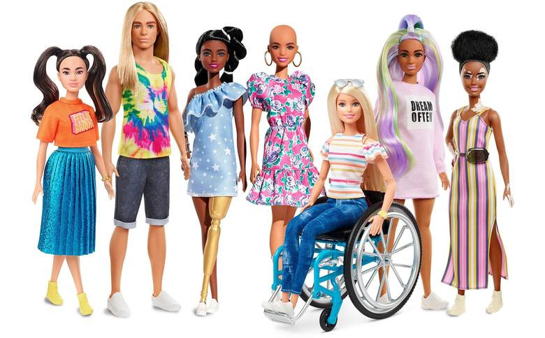 Barbie z bielactwem i bez włosów dołączą do lalki na wózku i innych Barbie z kolekcji Fashionistas