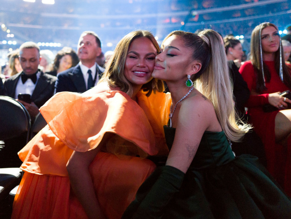 Grammy Awards 2020: Stylizacje gwiazd / Chrissy Teigen i Ariana Grande