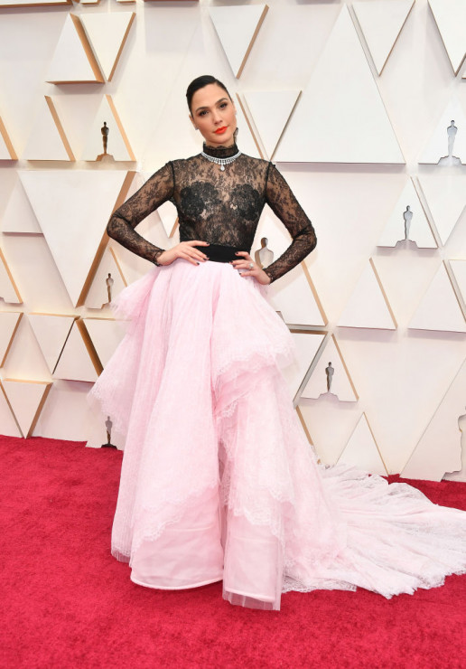 Oscary 2020: Kreacje gwiazd / Gal Gadot w Givenchy i biżuterii Tiffany & Co.
