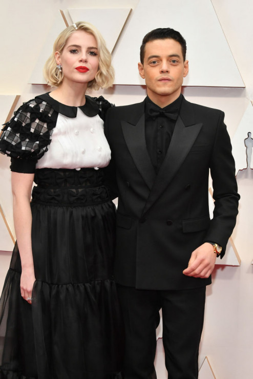 Oscary 2020: Kreacje gwiazd / Lucy Boynton w Chanel i Rami Malek w smokingu Saint Laurent i biżuterii Cartier
