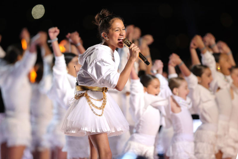 Super Bowl 2020: 11-letnia córka Jennifer Lopez pojawiła się na scenie!