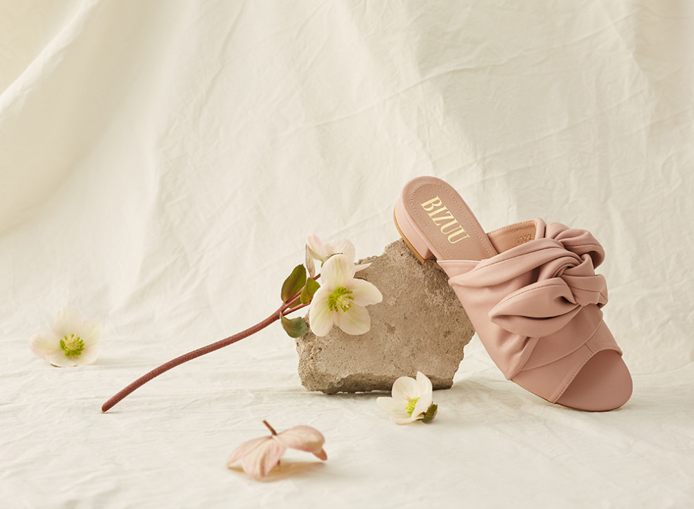 Modne buty na wiosnę 2020 - pokochacie klapki z nowej kolekcji BIZUU
