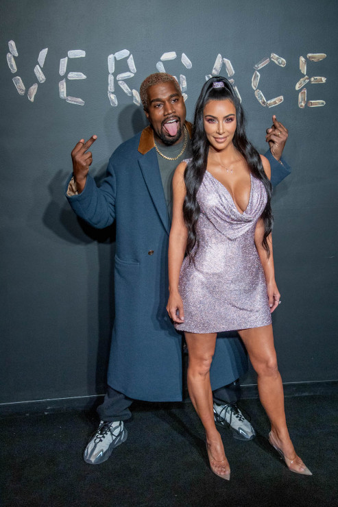 Kanye West i Kim Kardashian przez pokazem Versace