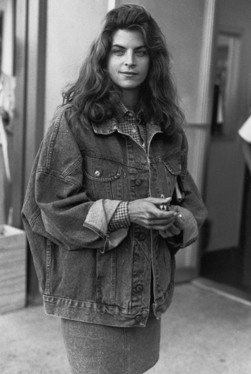 Kirstie Alley w jeansowej kurtce, 1987 r.