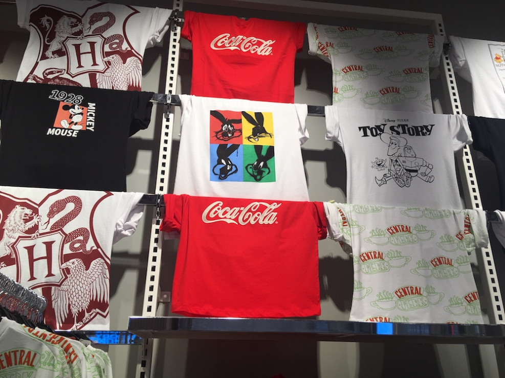 Pierwszy Primark w Polsce – Co można kupić: T-shirty inspirowane popkulturą.