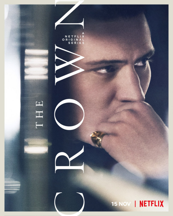 Plakaty promujące „The Crown 4”: Josh O'Connor jako książę Karol.