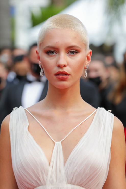 Córka Jude'a Law, Iris Law na Festiwalu Filmowym w Cannes 2021.